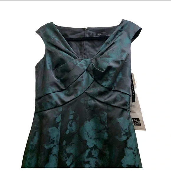 New David Meister Gown Size 2 Floral Black and green